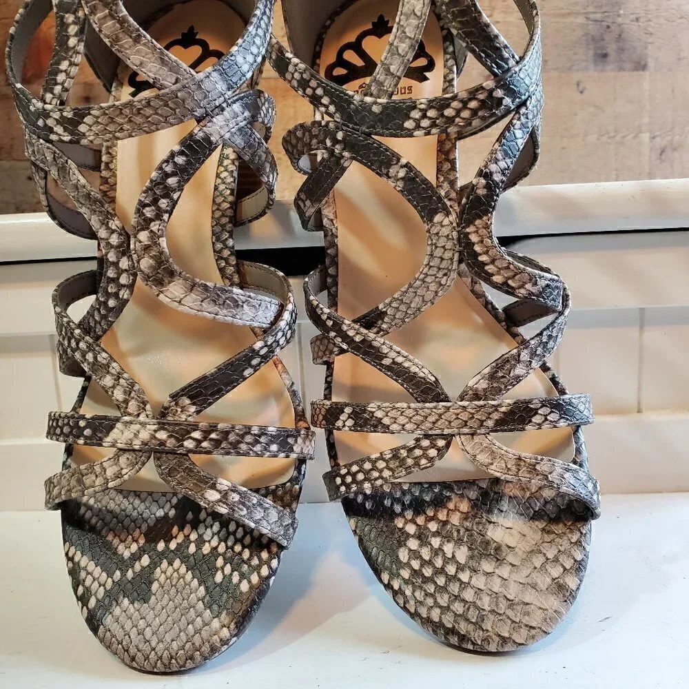 FERGALICIOUS BY FERGIE SIZE 7.5
